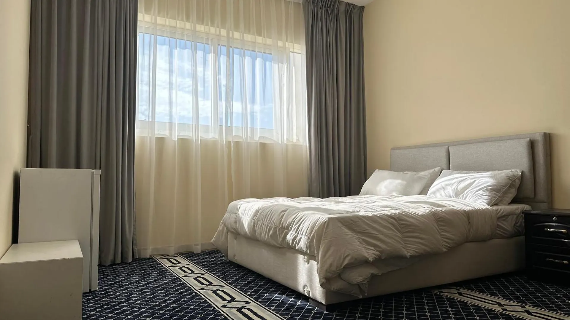 Homestay Peace Room Opp Ajman City Center